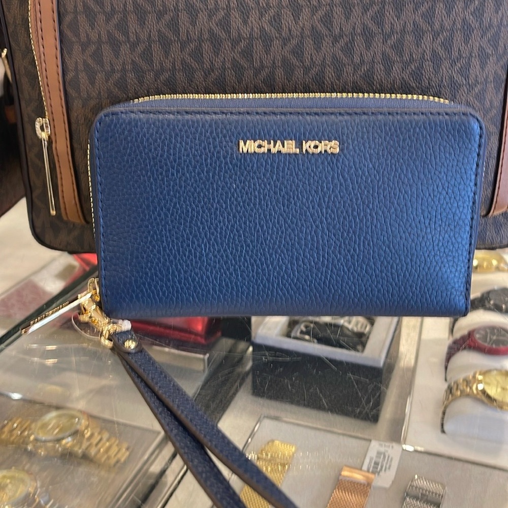 Michael Kors Jet Set Travel Lg Flat Multifunctional Phone Case-Wristlet-Wallet
